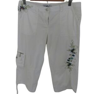 Vintage Clash Y2K White Cargo Capri Cropped Pants Floral Embroidered Gorpcore 11